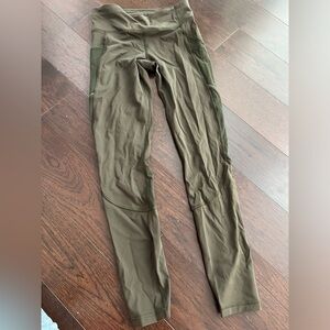 Lululemon leggings size 6 with pockets